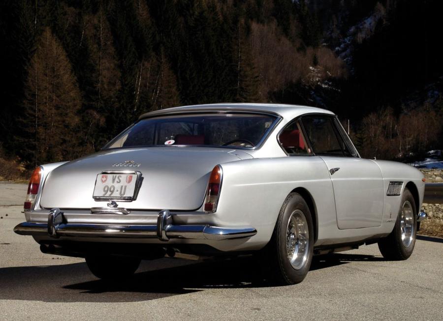  Ferrari 250 GT E 2+2 1960 года  (фото 2 из 9)
